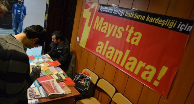 /galeriler/foto/20130407-1430-sinifa-karsi-sinif-kurultayi-istanbul-7-nisan-2013/sinifa-karsi-sinif-kurultayi-istanbul-7-nisan-2013-1.JPG