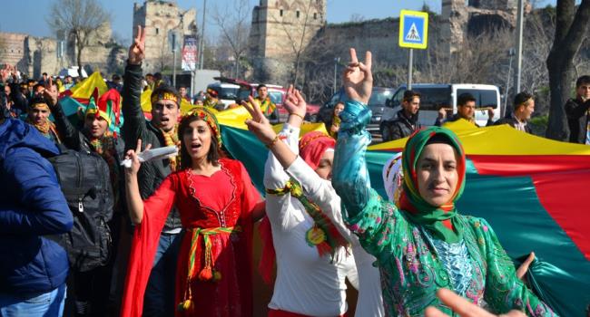 /galeriler/foto/20150322-1830-istanbul-newroz-mitingi-kazlicesme-22-mart-2015/istanbul-newroz-mitingi-kazlicesme-22-mart-2015-1.jpg