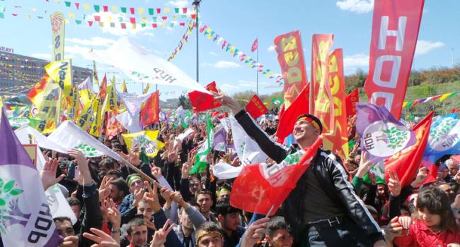 /galeriler/foto/20190326-1350-istanbulda-coskulu-newroz/istanbulda-coskulu-newroz-1.jpg