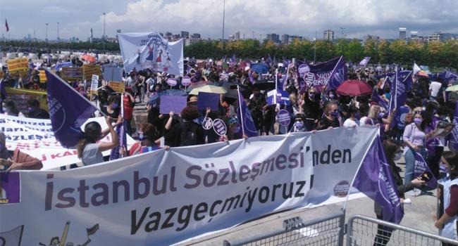 /galeriler/foto/20210619-2000-istanbul-sozlesmesinden-vazgecmiyoruz-mitingi-maltepe/istanbul-sozlesmesinden-vazgecmiyoruz-mitingi-maltepe-1.jpg